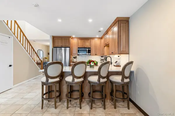 75 Fox CT, Manorville, NY 11949