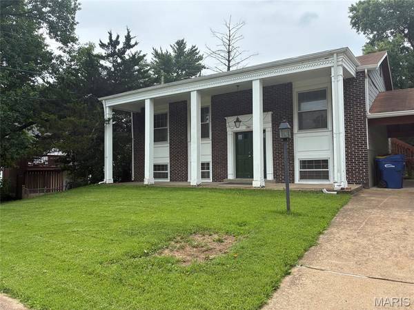 396 Genoa DR, Ballwin, MO 63021