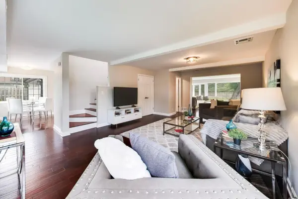 2535 Techny RD, Northbrook, IL 60062