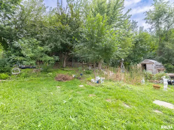 304 PARKWAY LN, Pekin, IL 61554