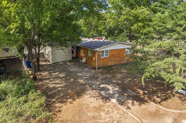 6049 N East Park View St, Park City, KS 67219