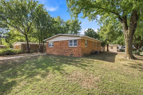 6049 N East Park View St, Park City, KS 67219