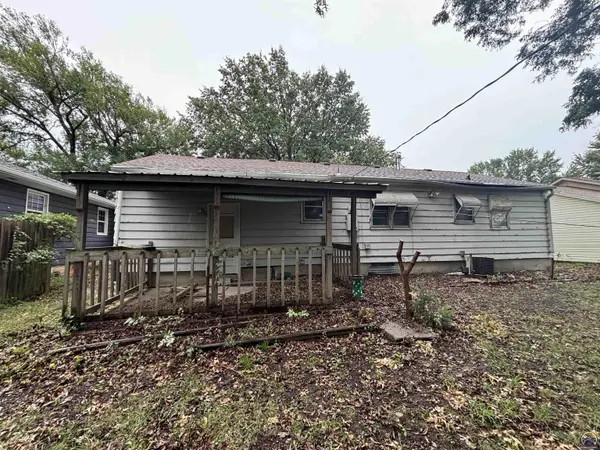1041 Woodland St, Emporia, KS 66801