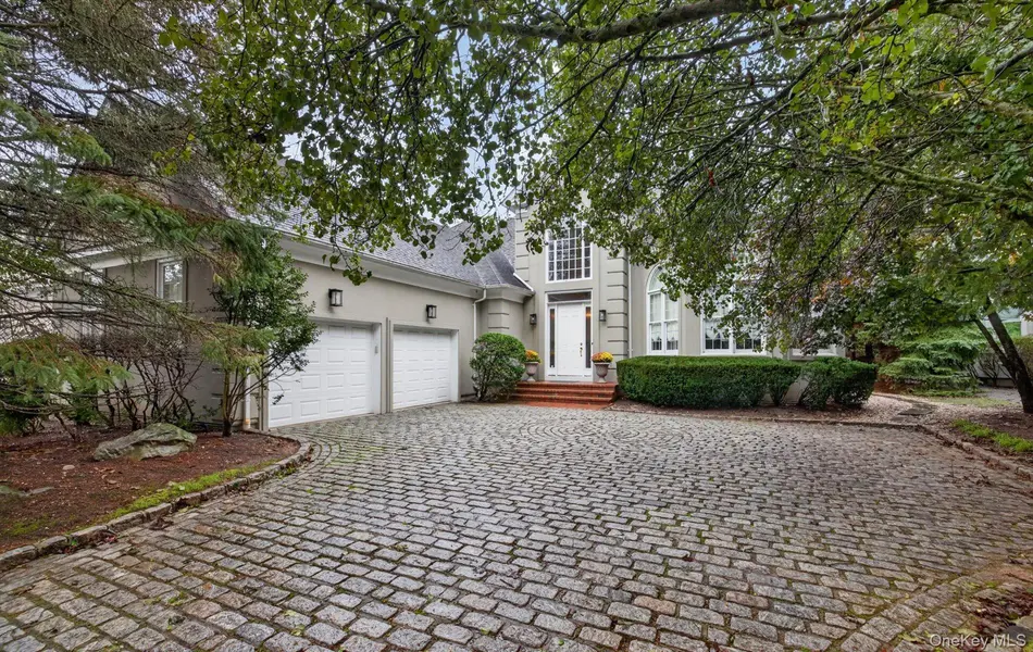 36 Stone Hill DR, Manhasset, NY 11030