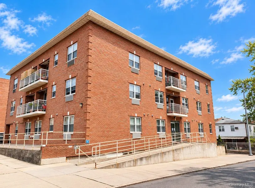 36-41 169th ST #2E, Flushing, NY 11358