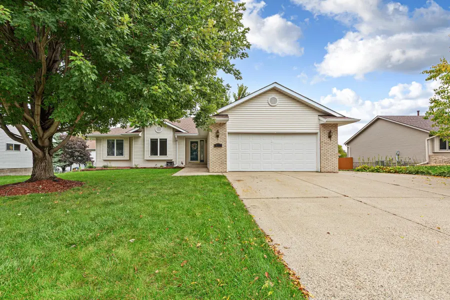 812 Lancer DR NE, Owatonna, MN 55060