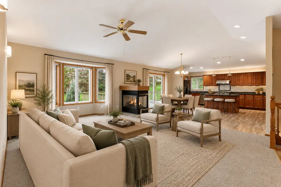 2646 Shadow LN, Chaska, MN 55318