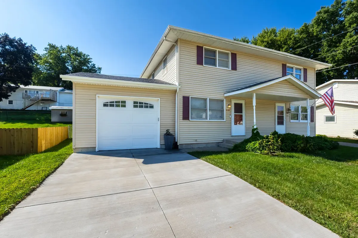 3109 Sunburst DR, Bettendorf, IA 52722