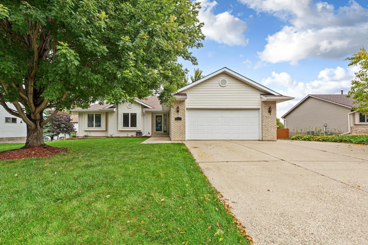 812 Lancer DR NE, Owatonna, MN 55060