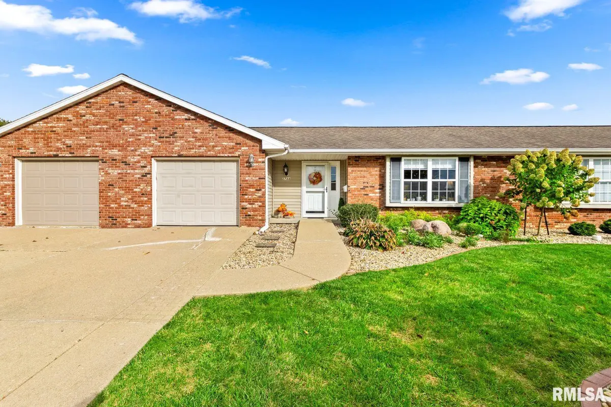 2744 VILLAGE CT, Pekin, IL 61554
