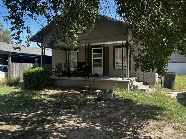 918 N 4th St, Arkansas City, KS 67005