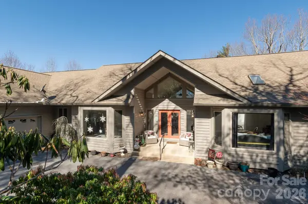 155 POPLAR LOOP DR, Flat Rock, NC 28731