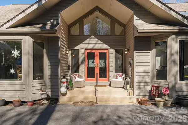 155 POPLAR LOOP DR, Flat Rock, NC 28731