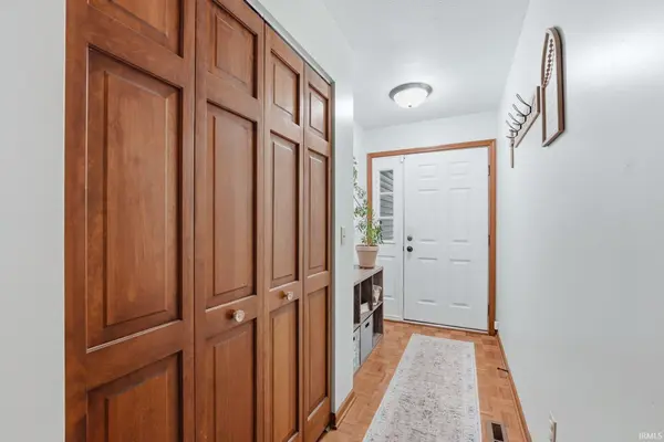 10424 Courtney LN, Granger, IN 46530-5813