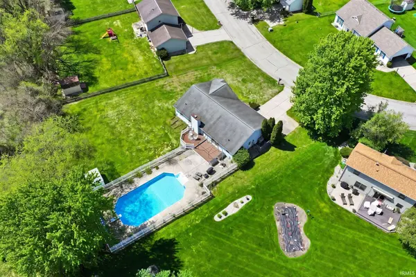 10424 Courtney LN, Granger, IN 46530-5813