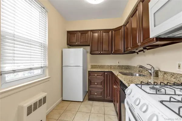 275 Maple AVE #4-G, Rockville Centre, NY 11570