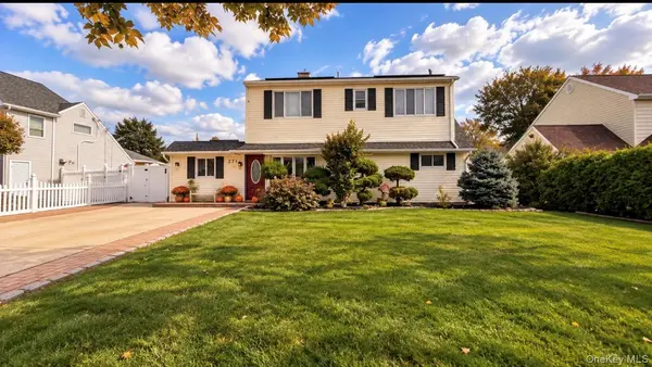 271 Twin LN, Wantagh, NY 11793