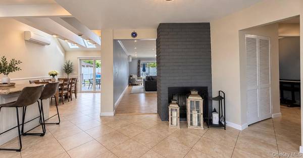 271 Twin LN, Wantagh, NY 11793