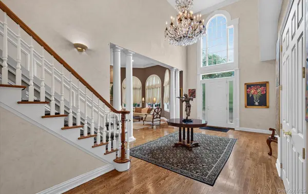 36 Stone Hill DR, Manhasset, NY 11030