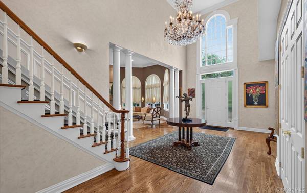 36 Stone Hill DR, Manhasset, NY 11030