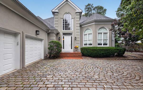 36 Stone Hill DR, Manhasset, NY 11030