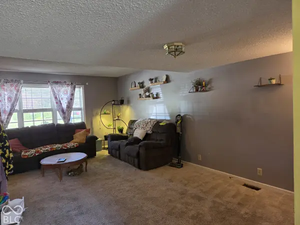 1205 N Oak ST, Elwood, IN 46036