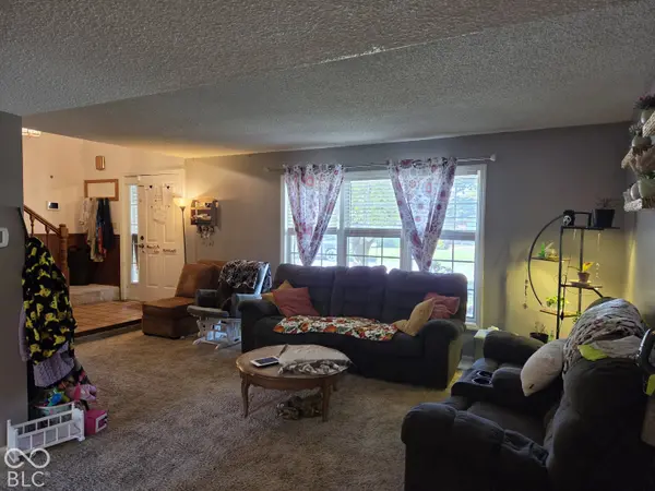 1205 N Oak ST, Elwood, IN 46036