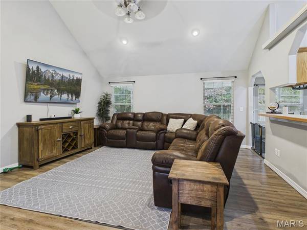 21165 Hideaway LN, St Robert, MO 65584