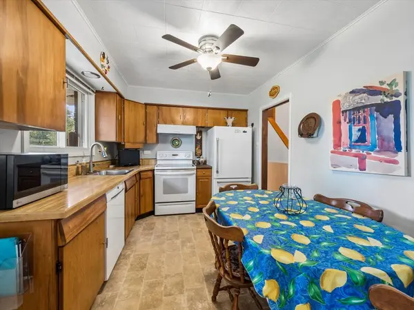 1323 W Sigwalt ST, Arlington Heights, IL 60005