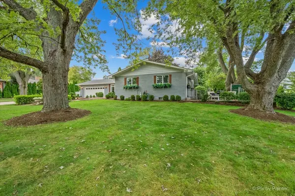 39W440 Campton Hills DR, Campton Hills, IL 60175