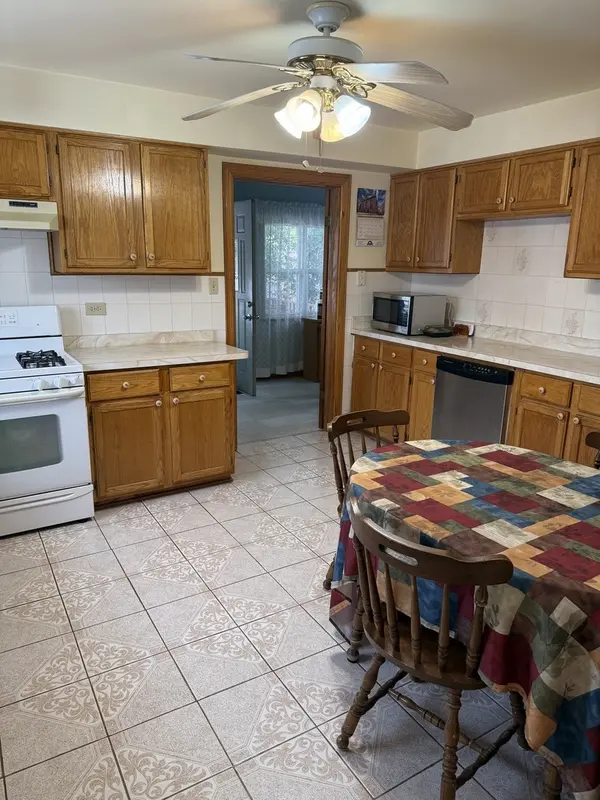 9322 S 49th AVE, Oak Lawn, IL 60453