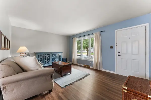 8013 Columbia AVE, Munster, IN 46321