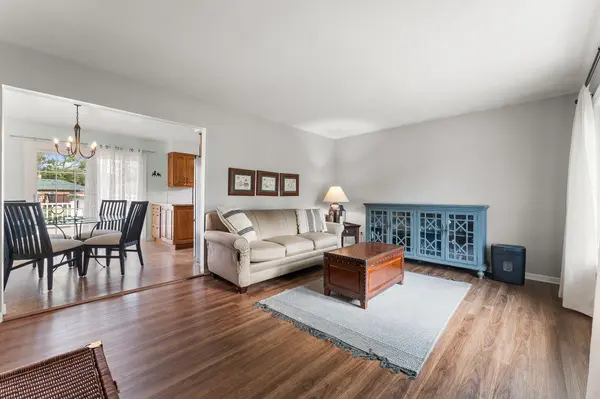 8013 Columbia AVE, Munster, IN 46321
