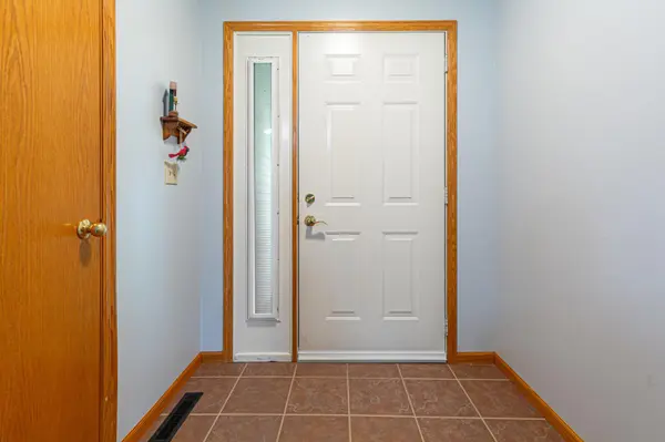 812 Lancer DR NE, Owatonna, MN 55060