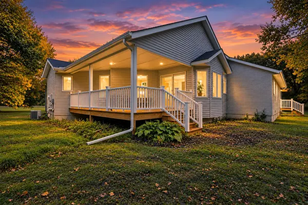 33850 98th ST, Waseca, MN 56093