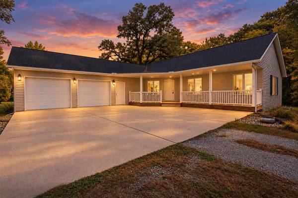33850 98th ST, Waseca, MN 56093