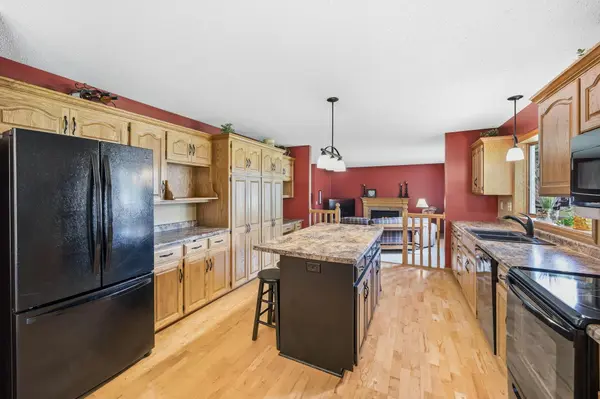 137 Elk DR SE, Hutchinson, MN 55350