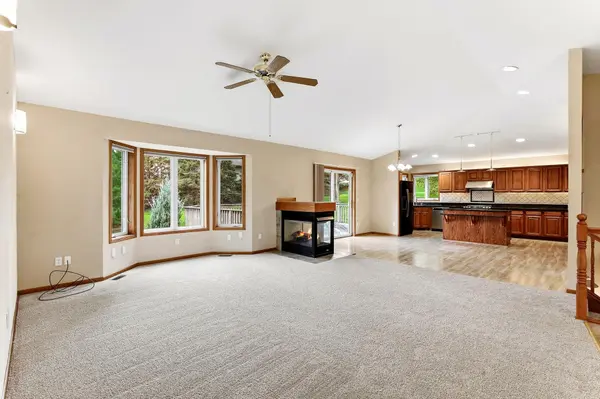 2646 Shadow LN, Chaska, MN 55318