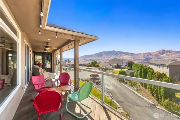 305 Orchard View DR, Chelan, WA 98816