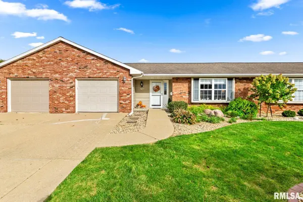 2744 VILLAGE CT, Pekin, IL 61554