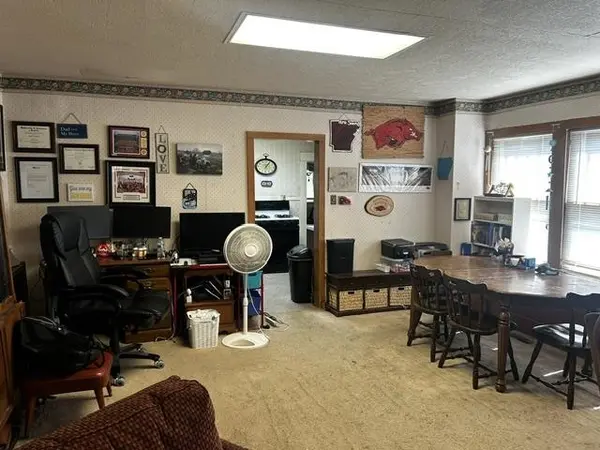 918 N 4th St, Arkansas City, KS 67005