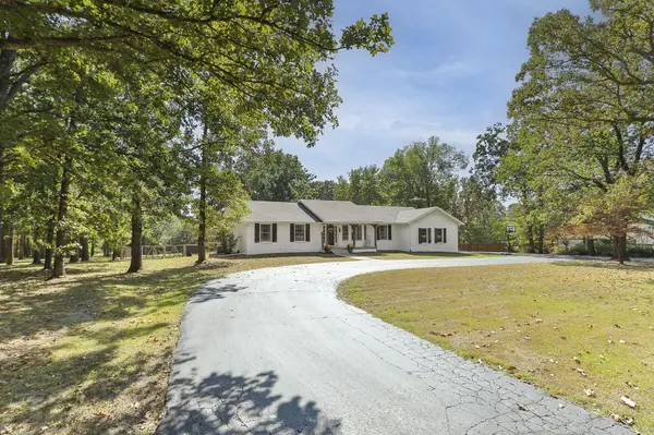 1128 E 425th RD, Bolivar, MO 65613