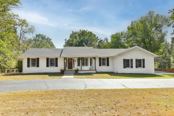 1128 E 425th RD, Bolivar, MO 65613