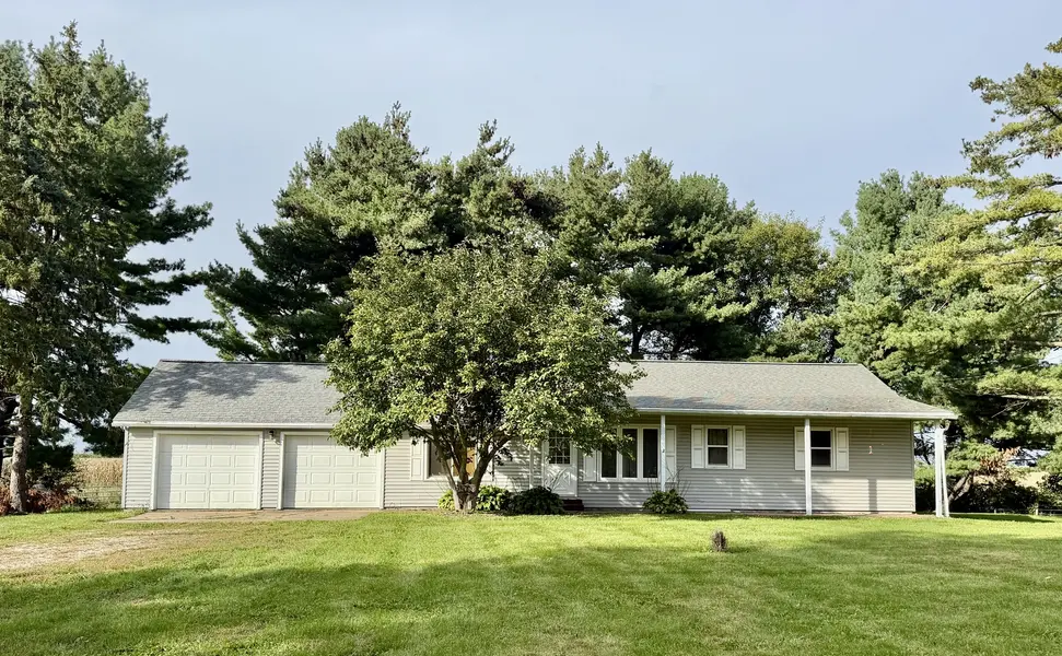 21408 Lincoln RD, Sterling, IL 61081