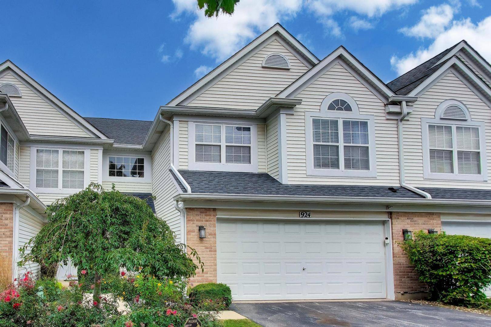 924 Ainsley DR #---, West Chicago, IL 60185