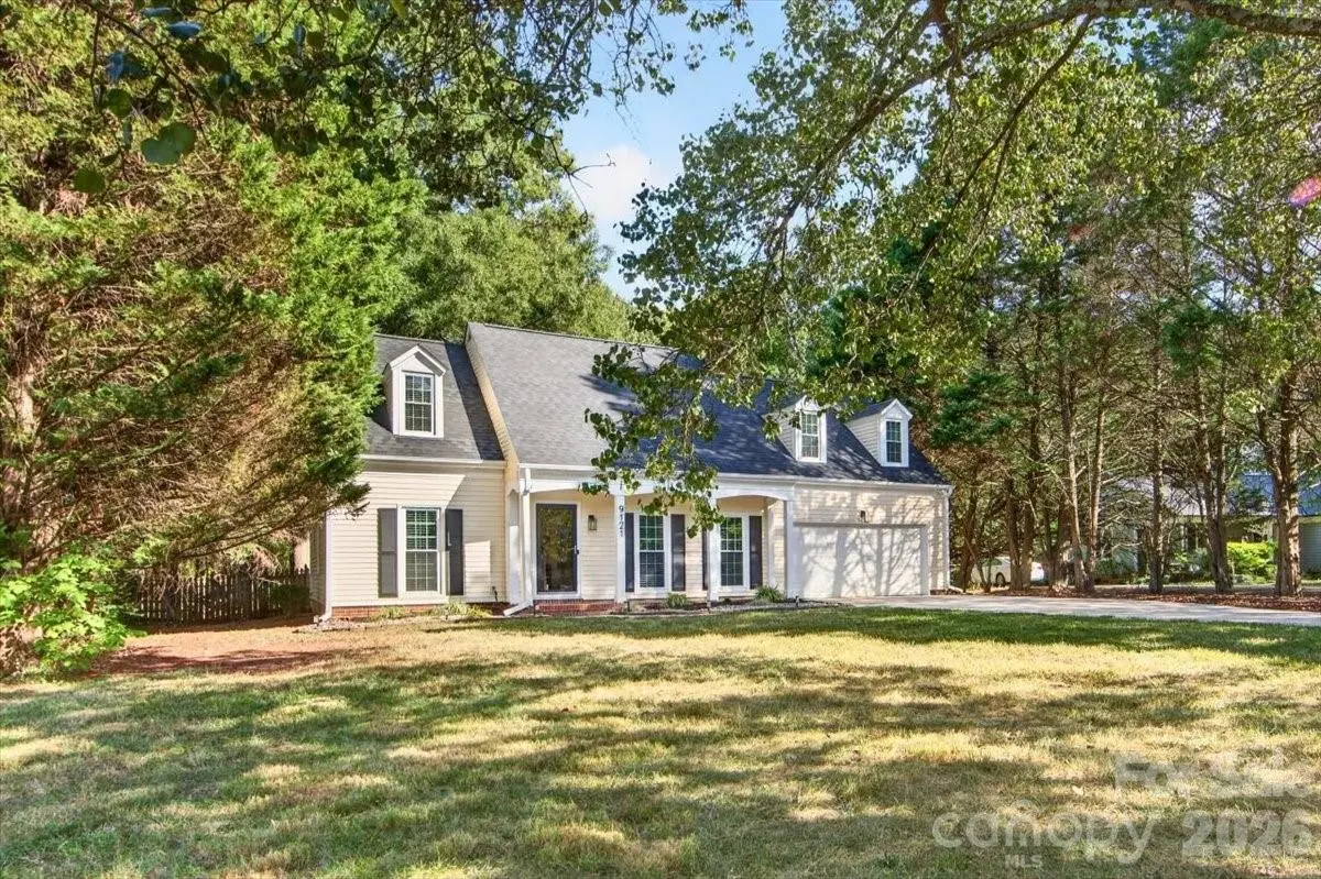 9121 Gamesford DR, Charlotte, NC 28277