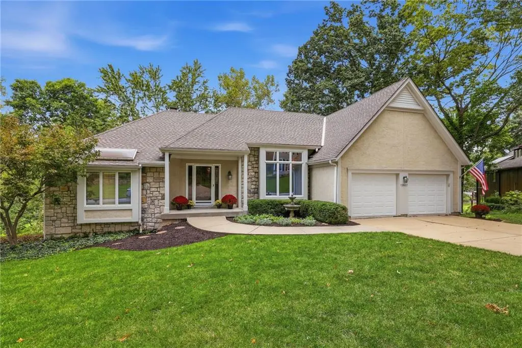 12637 Pawnee LN, Leawood, KS 66209