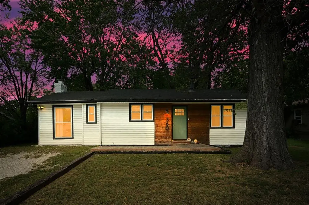 360 S Peculiar DR, Peculiar, MO 64078