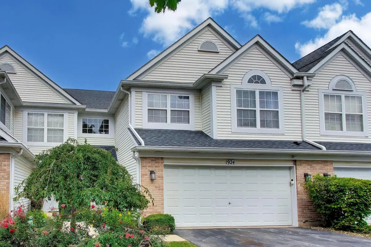 924 Ainsley DR #---, West Chicago, IL 60185