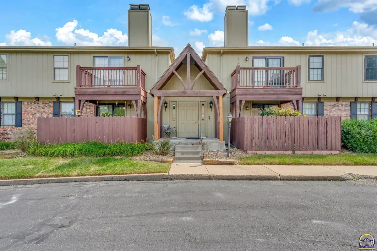 5633 SW Foxcroft South CIR #Unit 106, Topeka, KS 66614